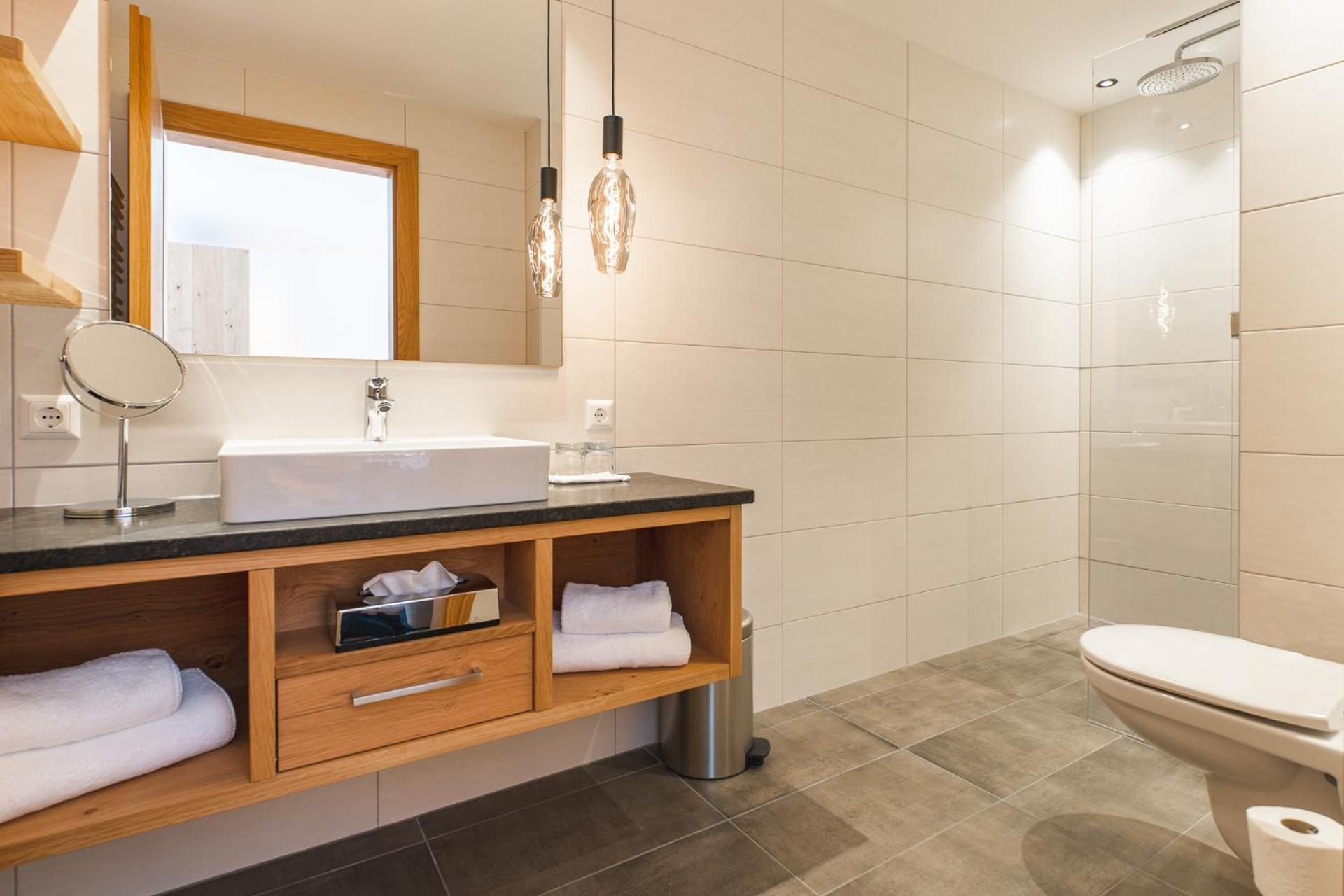Das Leonhard - Naturparkhotel Am Weissensee Phòng bức ảnh